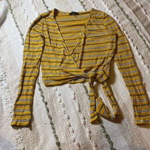 Soprano size medium tie in the front top